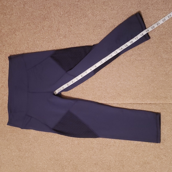 Fabletics Women's Navy Mid-Rise Mesh Powerhold® Capri - Picture 10 of 11